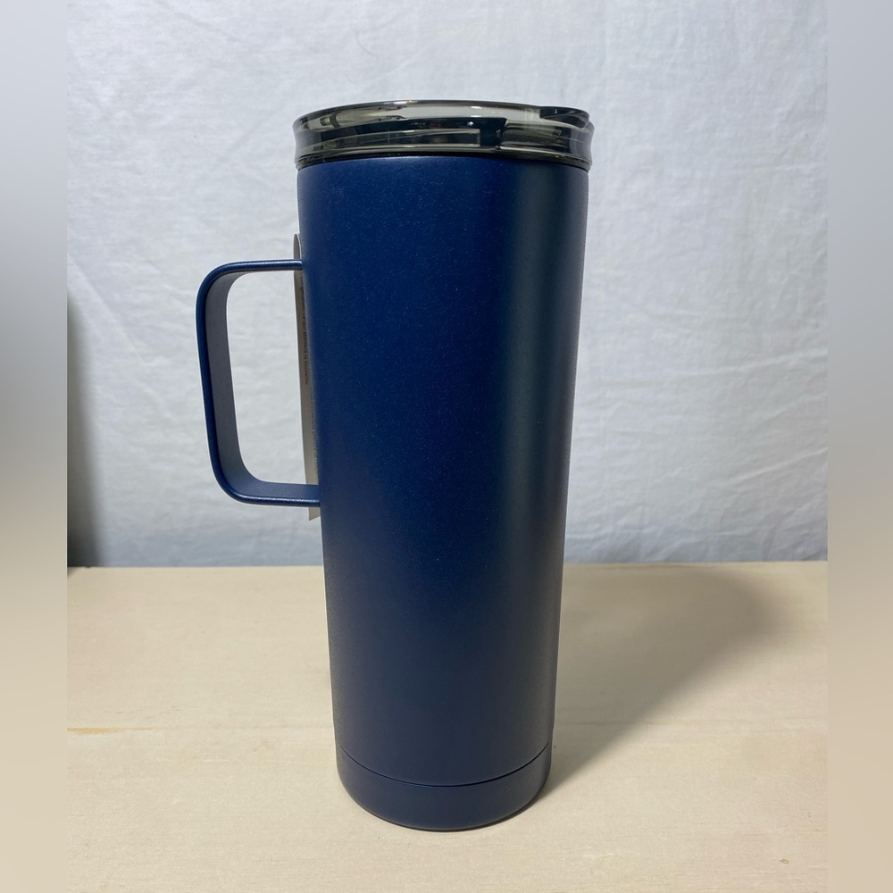 Travel mug with handle